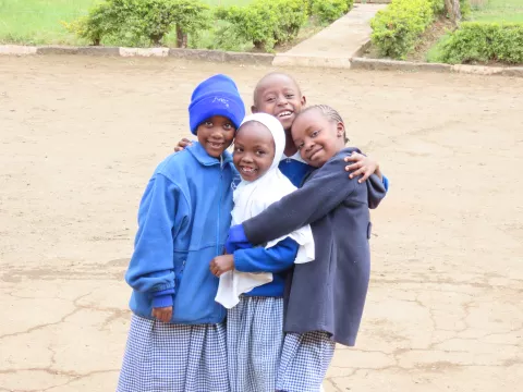 Grupo de estudiantes en una escuela inclusiva en Nairobi, Kenia